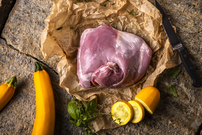 Krůtí stehno horní bez kosti s kůží - plátek s kůží